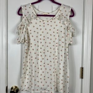 Free Kisses cream cold shoulder top with short sleeves size XL. Flowered detail